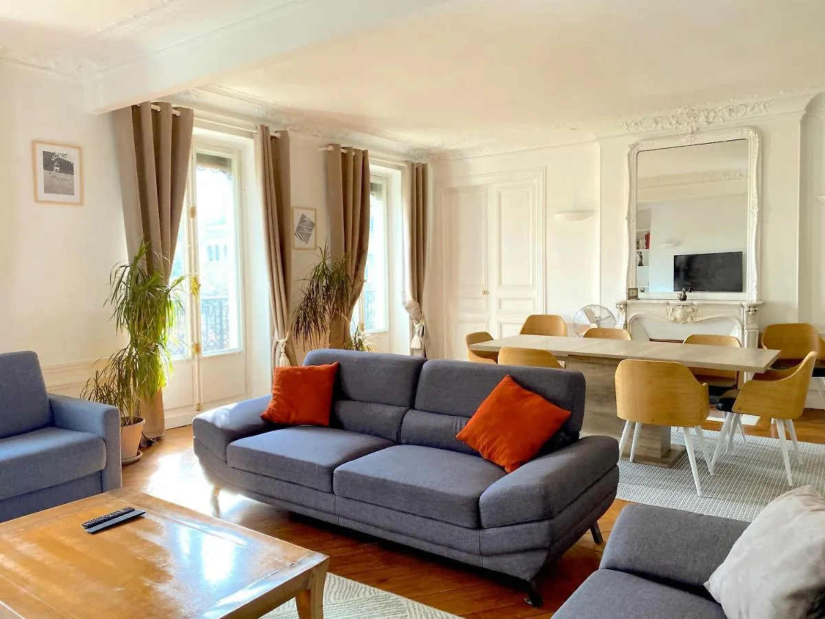 Marvellous Sunbathed 3br At The Heart Of Lägenhet