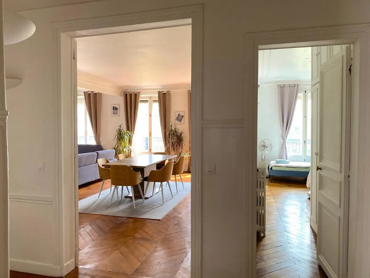 Marvellous Sunbathed 3br At The Heart Of Lägenhet *