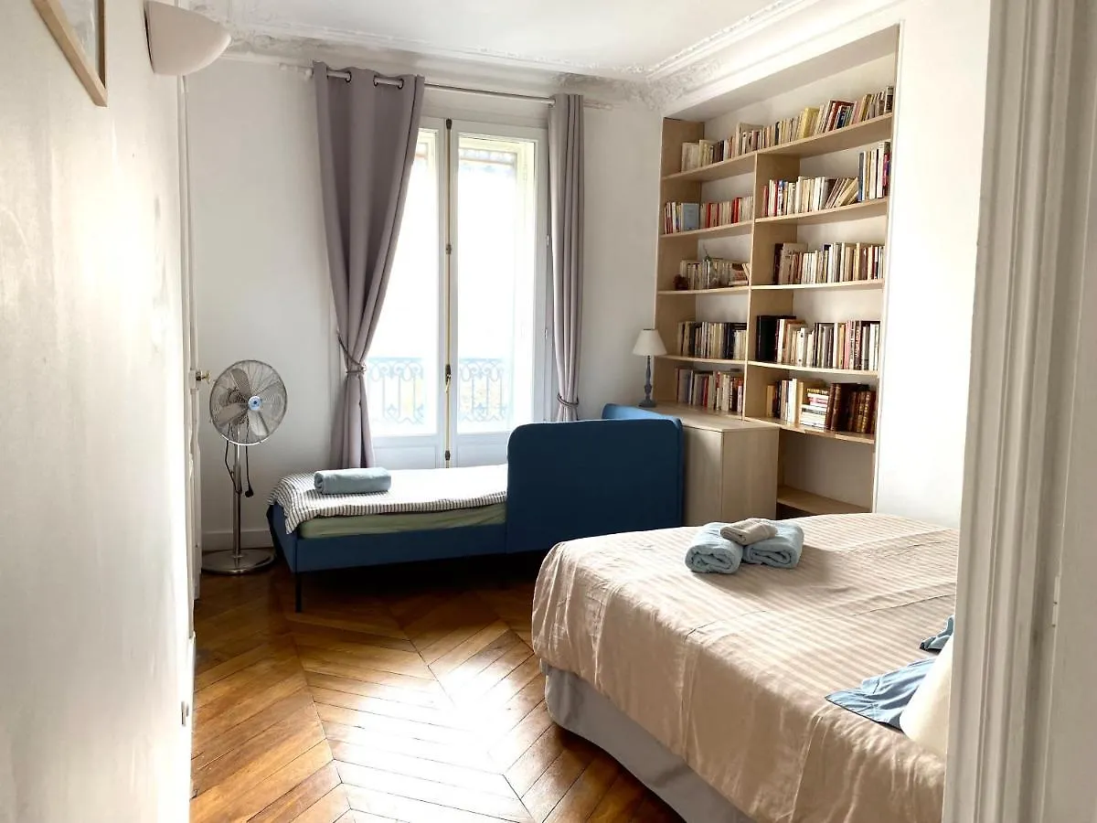 Lägenhet Marvellous Sunbathed 3br At The Heart Of